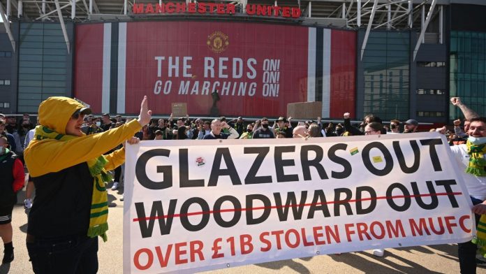 Man Utd fans protest against Glazer at Old Trafford

