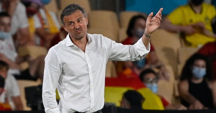 Luis Enrique joins three-man Man Utd shortlist as he earns Old Trafford recommendation
