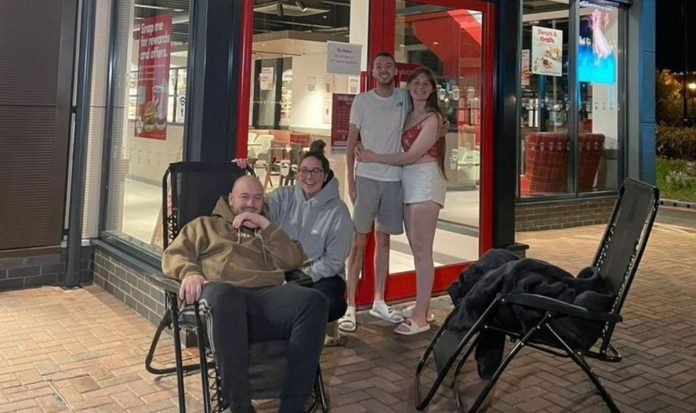  Tim Horton's fan wins free drinks after Trafford Park branch visit |  United Kingdom |  News

